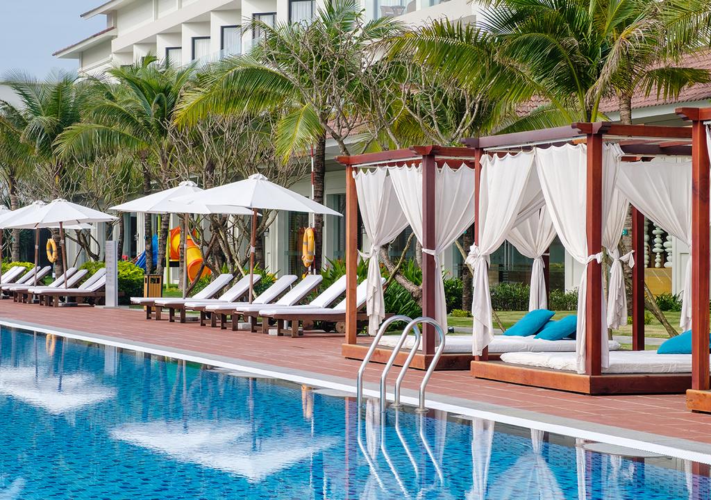 Poolside Bar